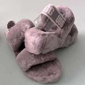 UGG oh yeah slippers in grey size women’s  6 fits like a 7